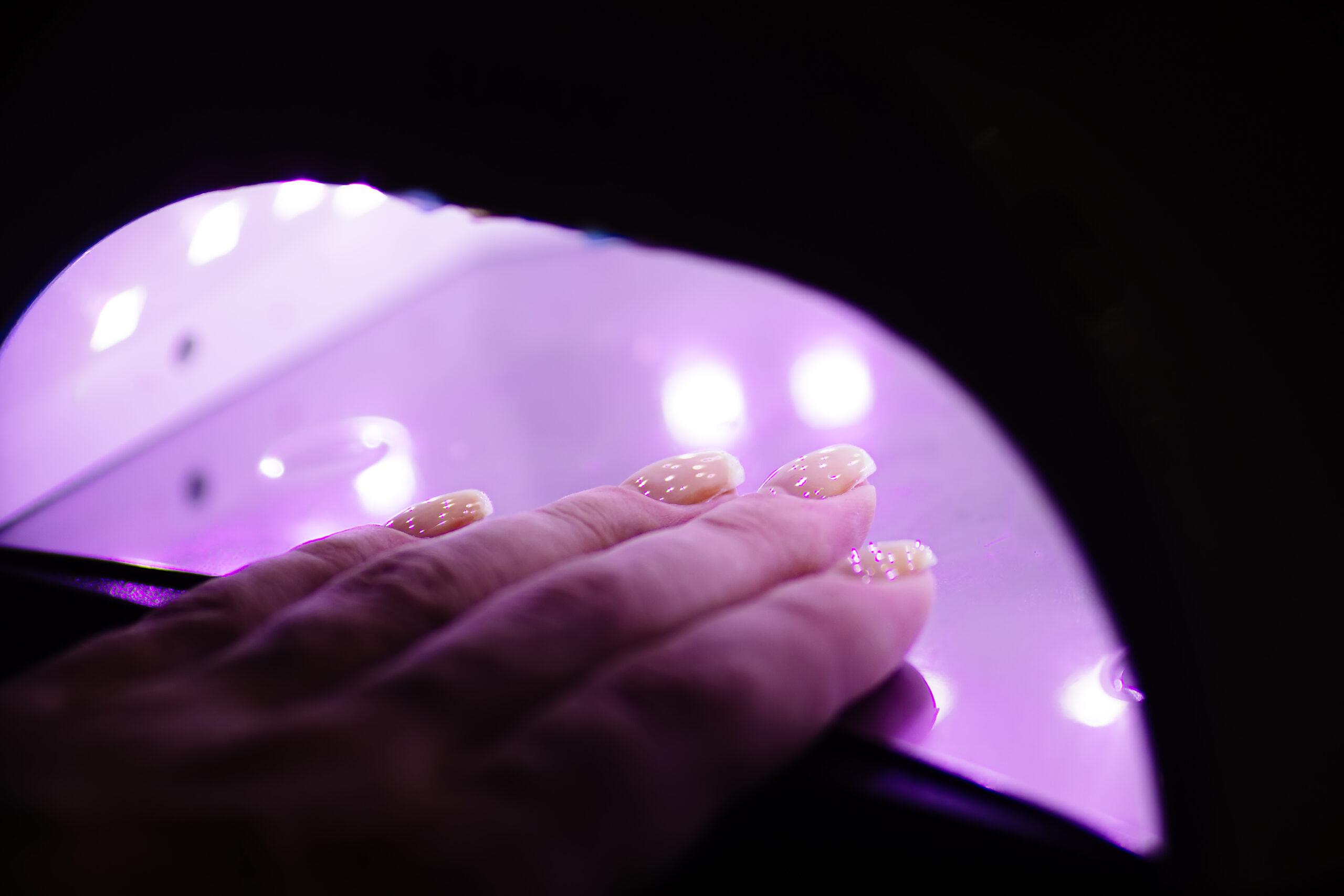 UV Lamp – Nail salons UV lamps red-flagged by scientists